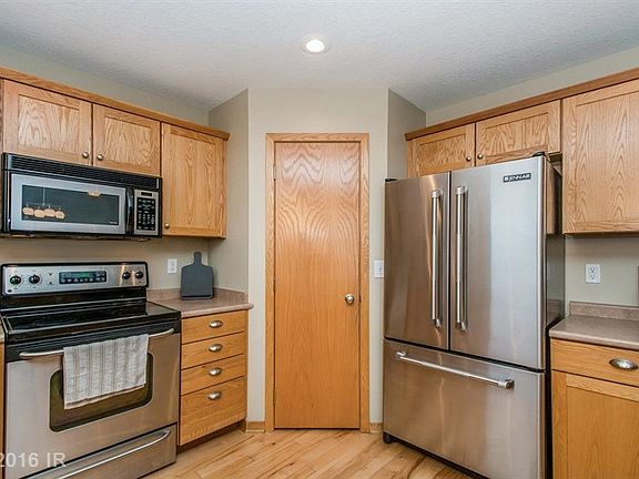 4th image of 1226 Rosewood Dr
