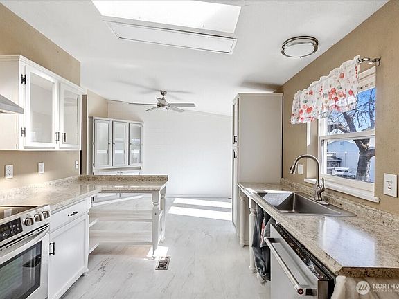 3rd image of 1713 S 69th Avenue