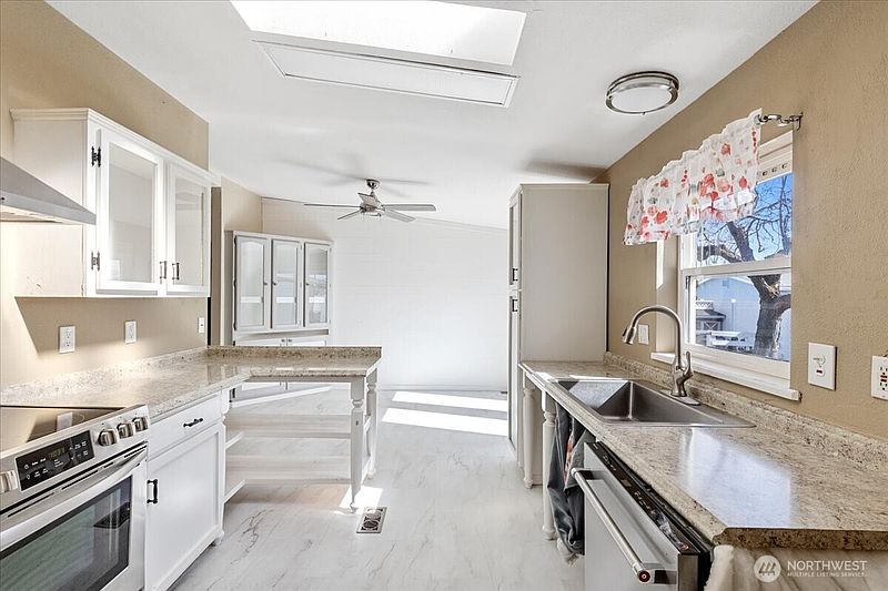 3rd image of 1713 S 69th Avenue