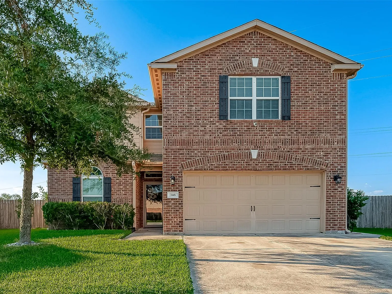 5 bed, 2.5 bath, 2725 sqft, $3,250 — Photo 2
