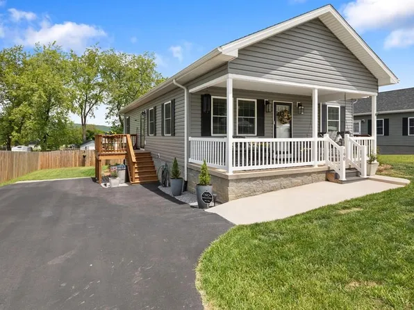 190 Country Ln, Wytheville, VA 24382