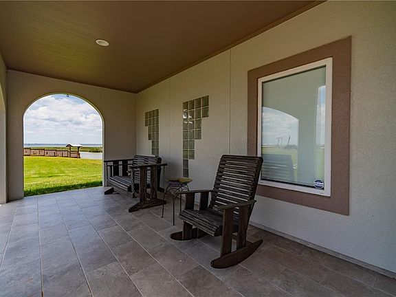 3rd image of 19 Westpointe Cir