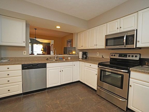 4th image of 3856 Arbor Green Dr