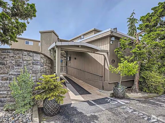 2nd image of 65 Kirkland Avenue #302
