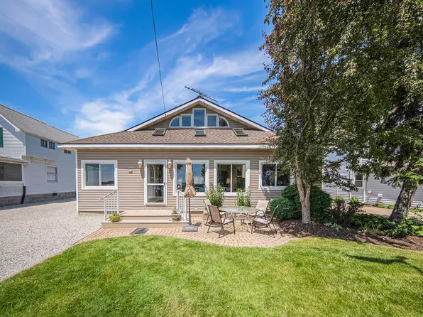 1342 Lake Shore Dr, Brooklyn, MI 49230