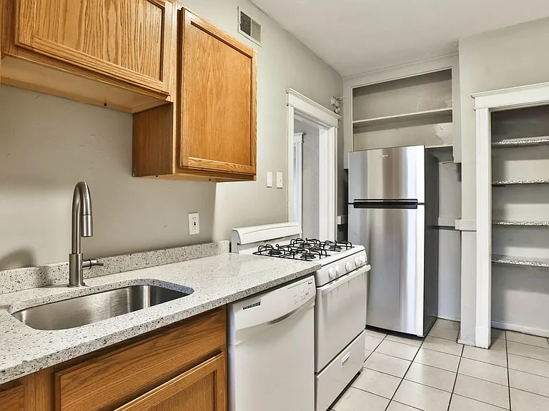 517 Kingsland Ave #1-N — Photo 9