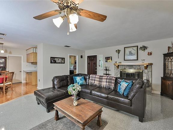 4th image of 407 Bon Aire Ave