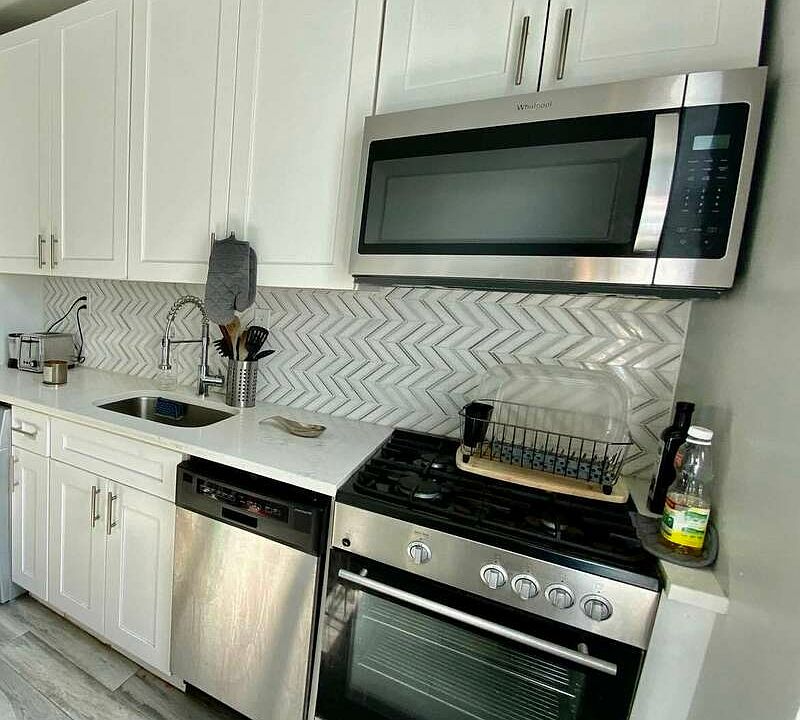1st image of 2075 E 16th St #1EE
