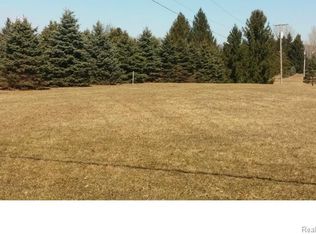 8664 Hyne Rd, Brighton, MI 48114
