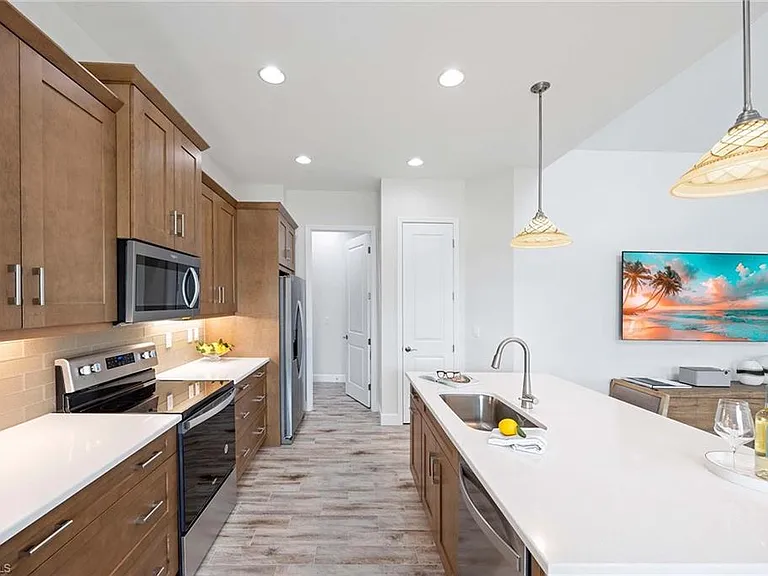 7018 Saona Ct — Photo 5