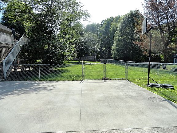 3rd image of 107 Kensington Way
