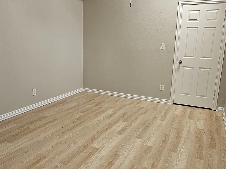 321 Fairhavens Dr — Photo 9