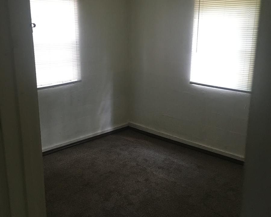 2nd image of 423 York St