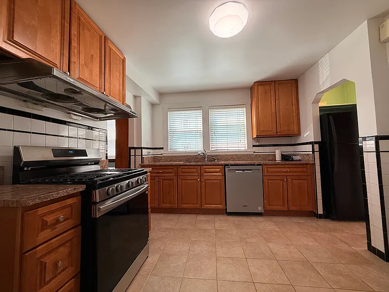 507-509 School St #1 — Photo 3