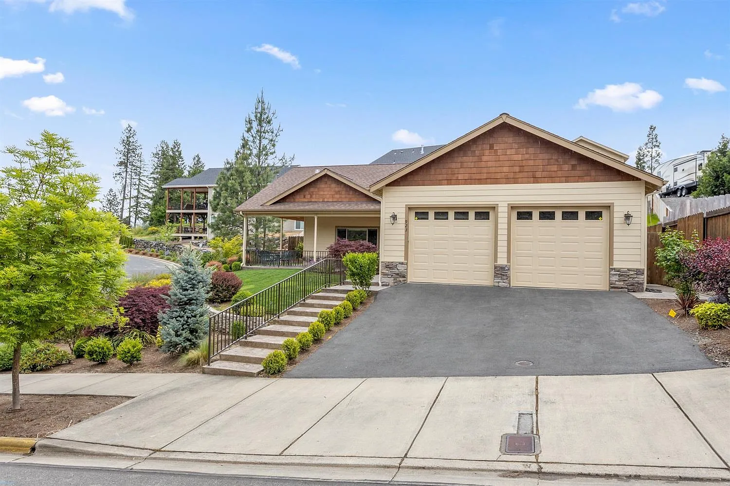 923 NW Bishop St photo 1