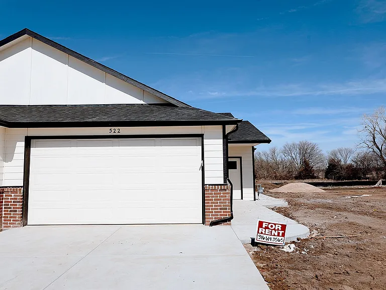 522 E Briarbrook Ln — Photo 2