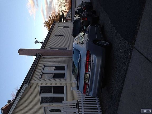 5th image of 28 Mount Prospect Ave