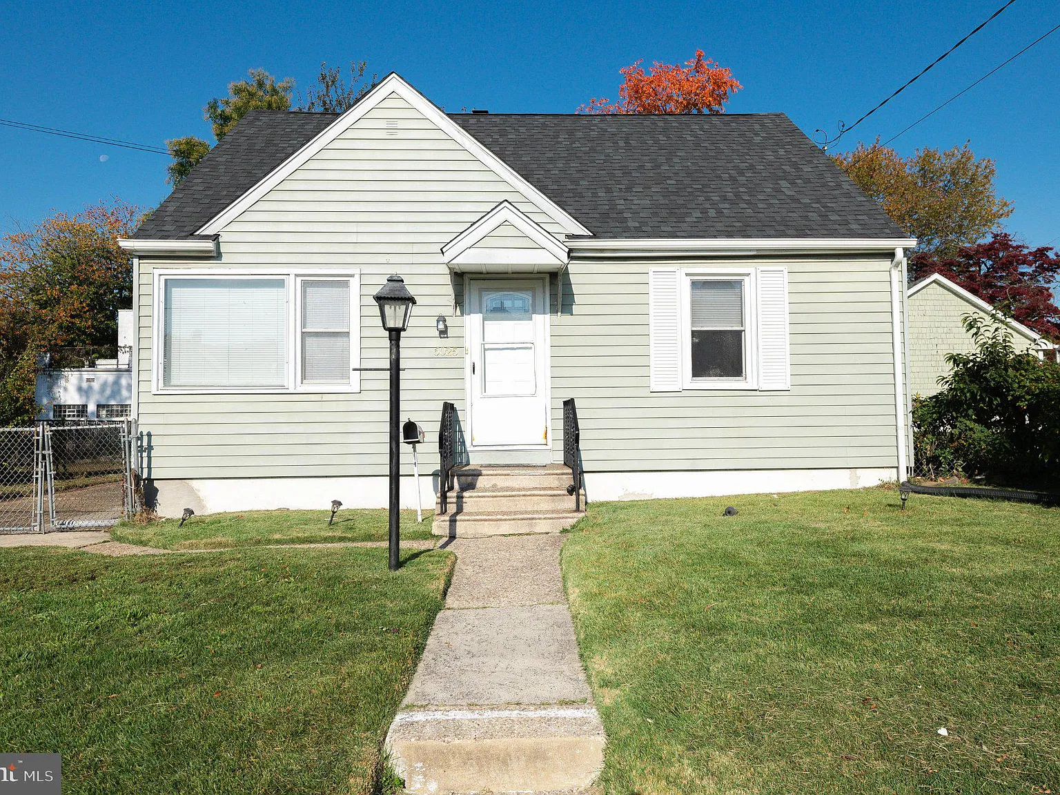 3 bed, 1.0 bath, 1163 sqft, $2,500 — Photo 2
