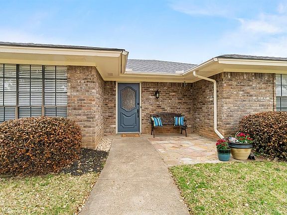 3rd image of 1009 Briarcliff Dr