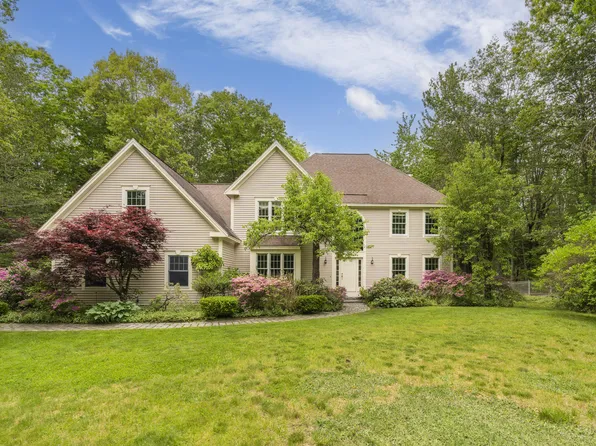 14 Summit Terrace, Falmouth, ME 04105
