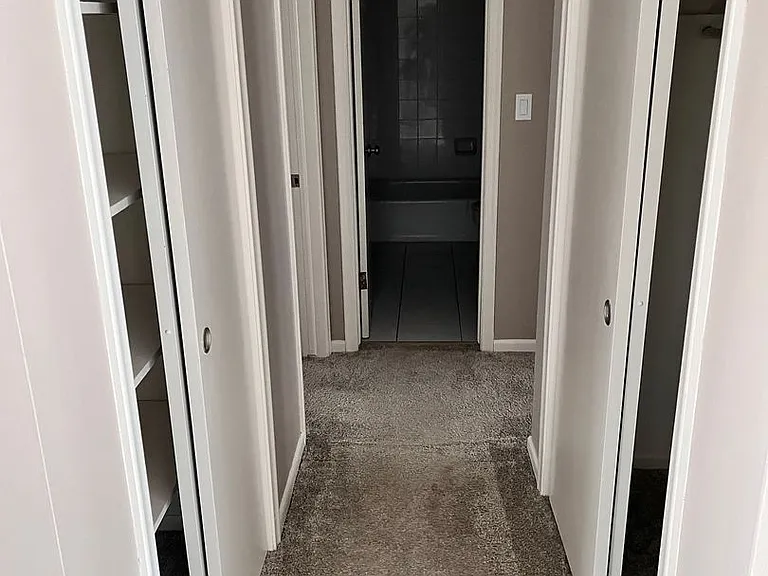 Bristol Square Apartments — Photo 123