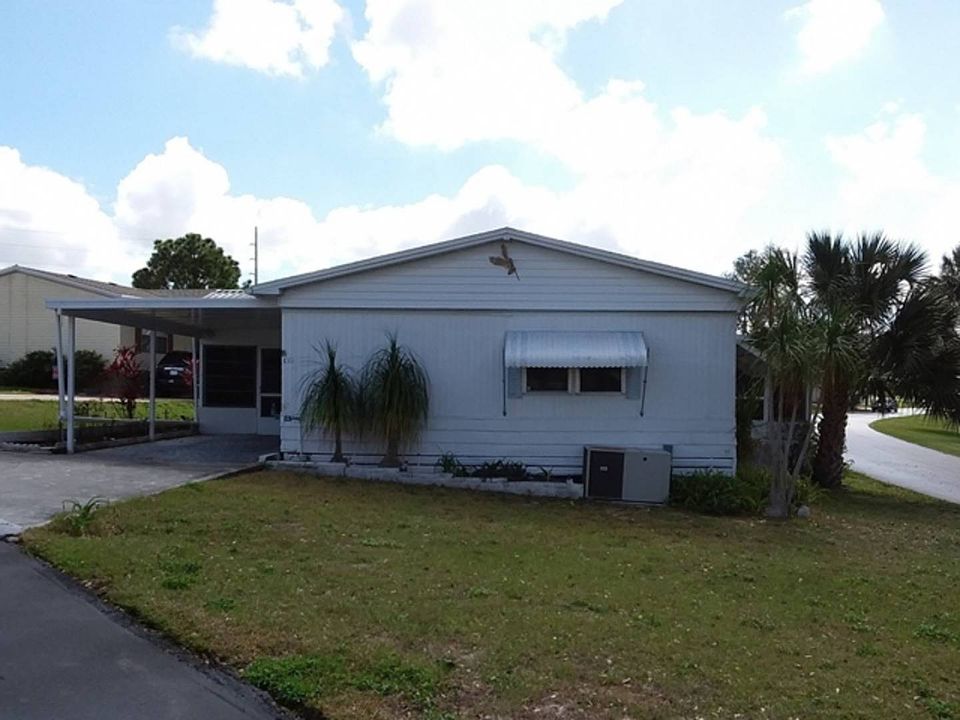 1st image of 100 Emerald Dr E