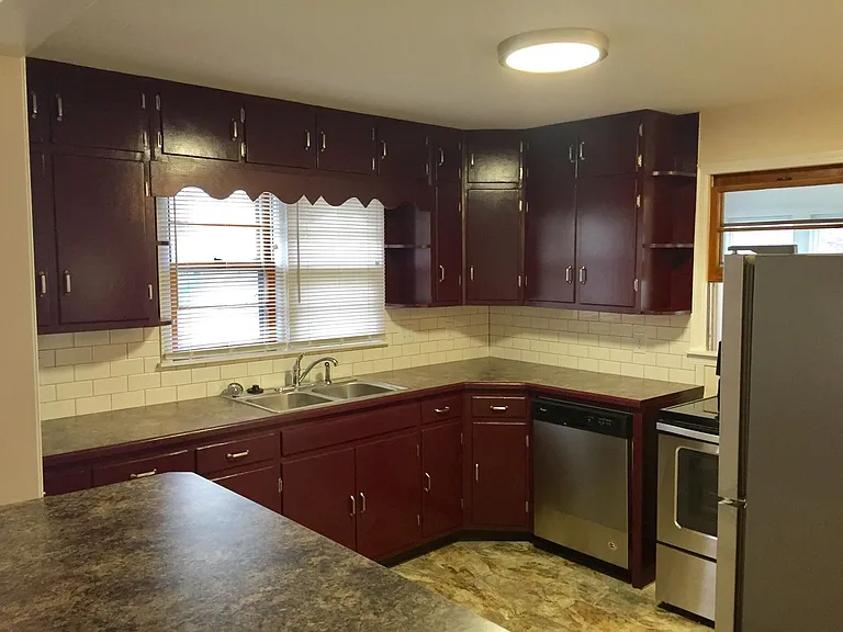 141 N Overhill Dr — Photo 10