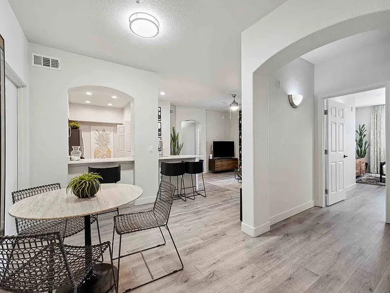 Zone Luxe, Glendale, AZ, Dining Area