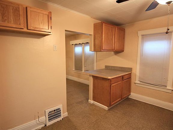 3rd image of 902 E Forest Ave