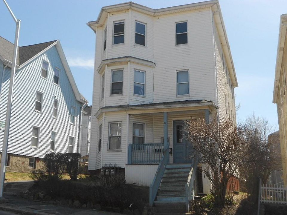 2nd image of 136 Endicott St