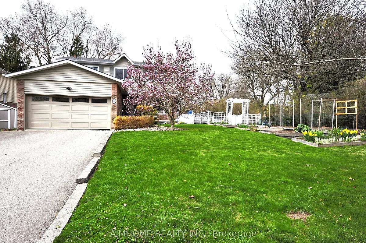 Building Photo - 38 Sir Brandiles Pl