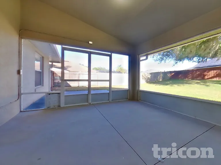 10902 Versailles Blvd — Photo 19
