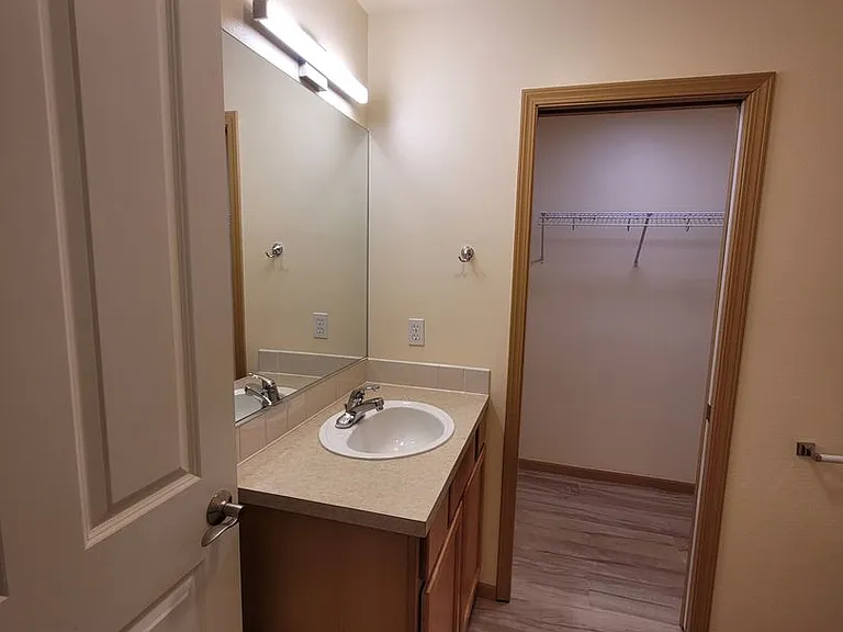 410 Holland Ave — Photo 28