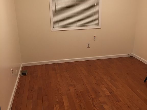 Dining Rm w/ Crown Molding