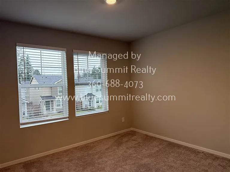 820 Bradley St NE — Photo 14