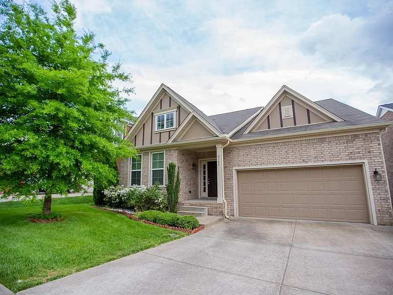 2124 Kirkwood Dr — Photo 1
