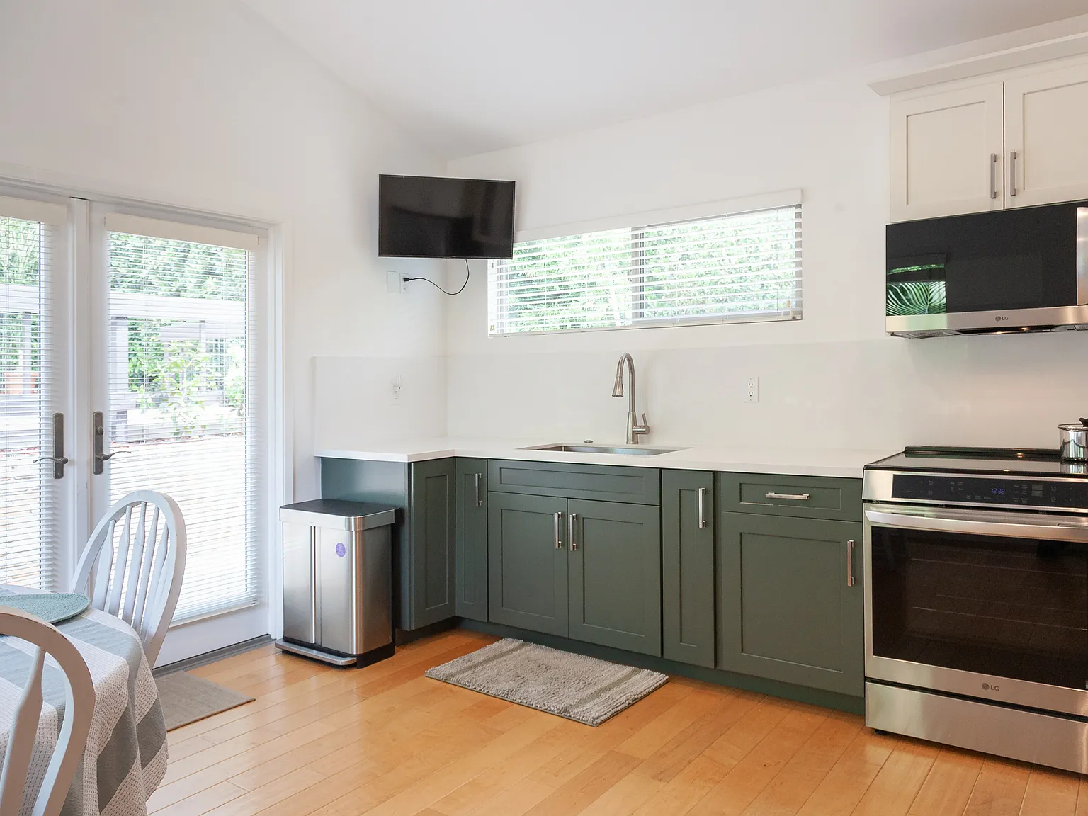 1 bed, 835 sqft, $3,950 — Photo 4