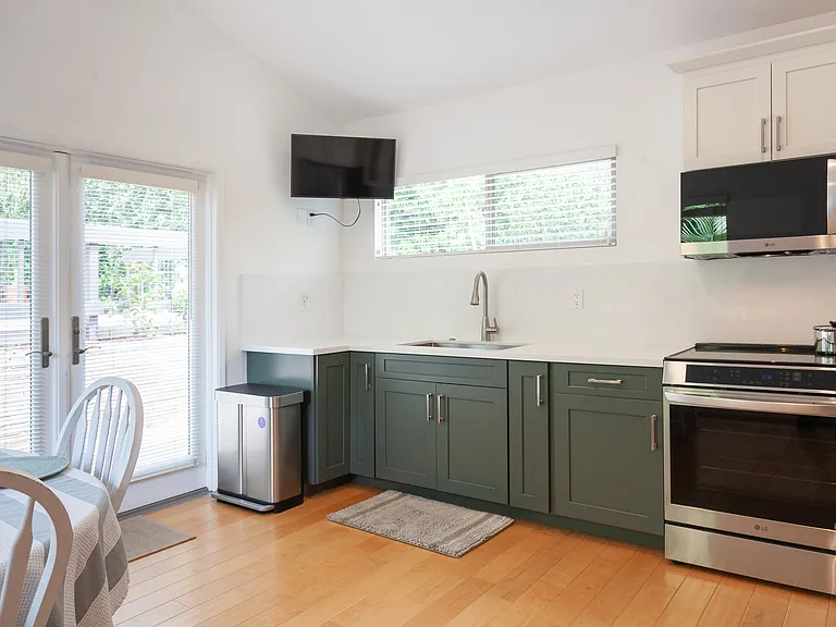 949 Eolus Ave #B — Photo 4