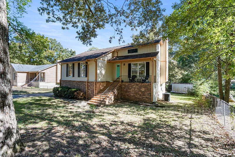 4 bed, 3.0 bath, 2052 sqft, $1,900 — Photo 3