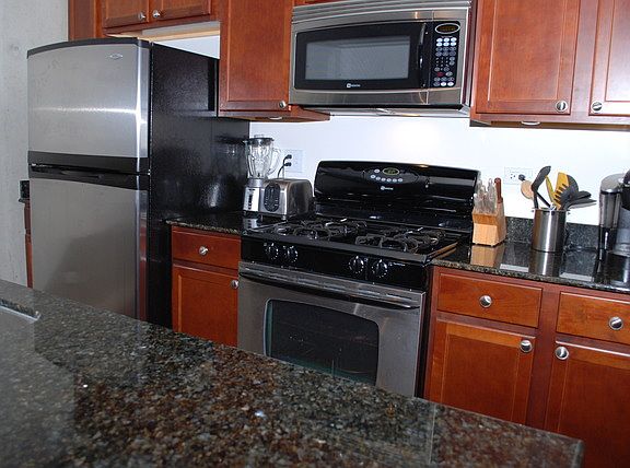 5th image of 348 River St Unit 3305