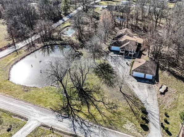 34303 E Spencer Rd, Oak Grove, MO 64075