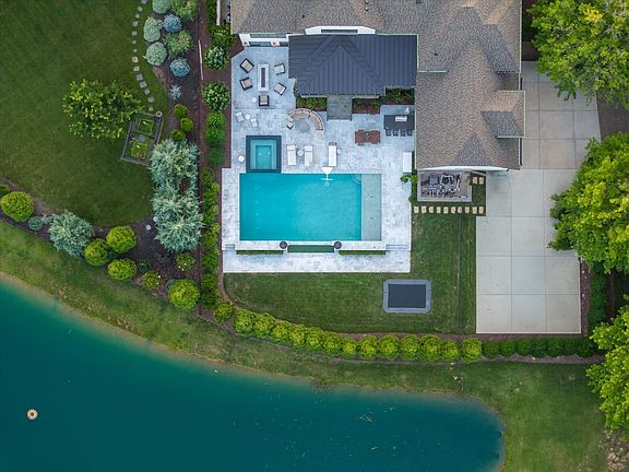 2nd image of 301 Skyecroft Way