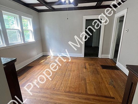 3rd image of 2211 Benjamin St