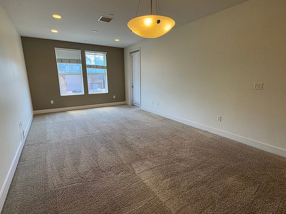 5th image of 2349 Jefferson St Unit 202