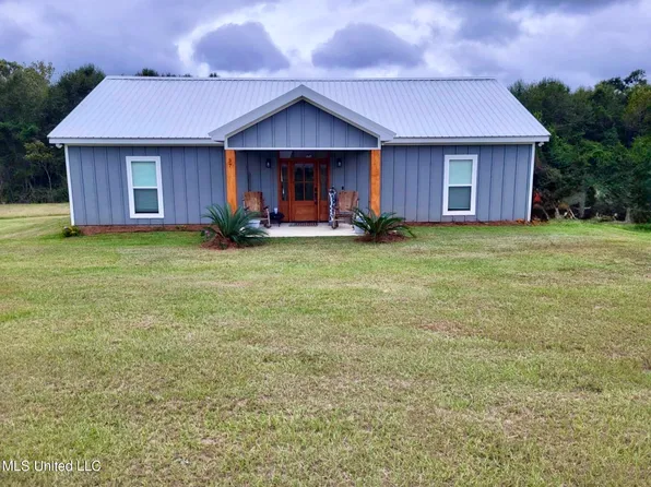37 Theodore Dr, Poplarville, MS 39470