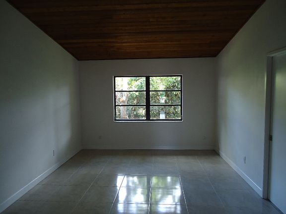 5th image of 7460 NW 35th Ct