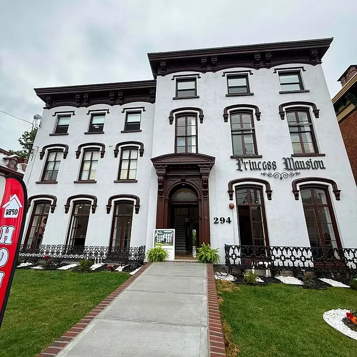 294 Genesee St