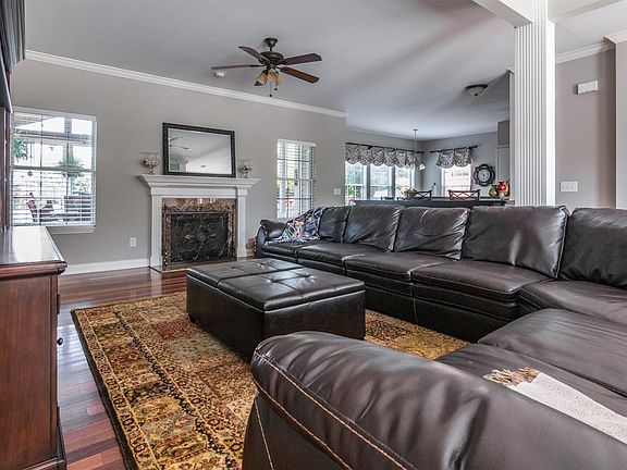 5th image of 292 Dandridge Dr
