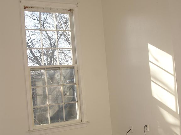 3rd image of 1313 Queen St #2