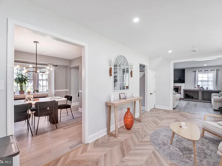 8812 Church Field Ln — Photo 15